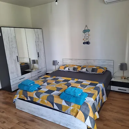 Anelia Apartment *